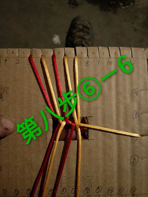 方形盘编器教程 编十股扁手链 第10步