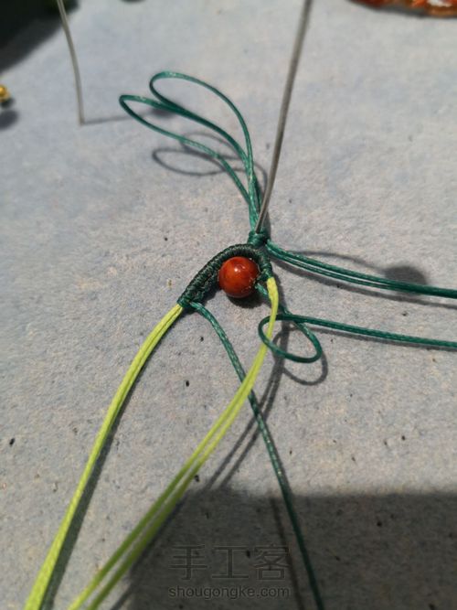 蜜蜡小花简约手链 第4步