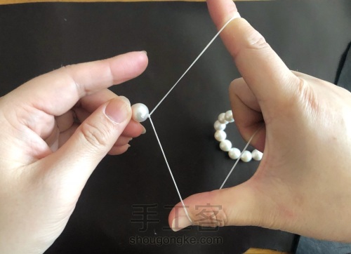 珍珠项链的打结方法 第6步