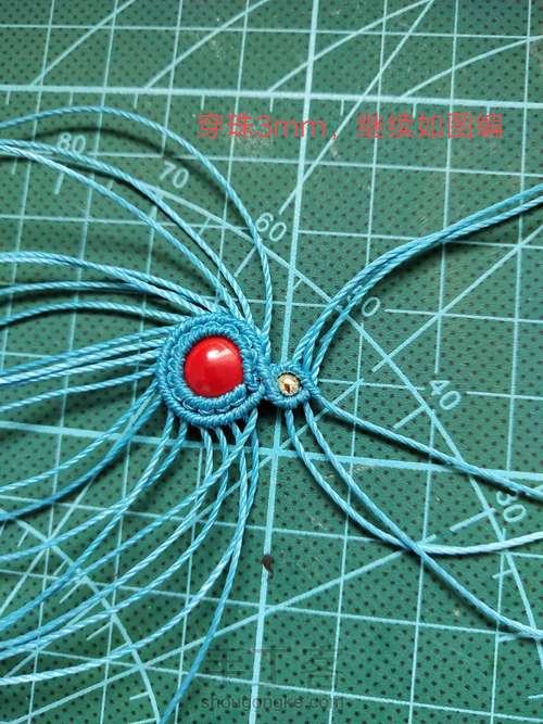 红豆小物编之四:点雀耳饰(原创) 第7步