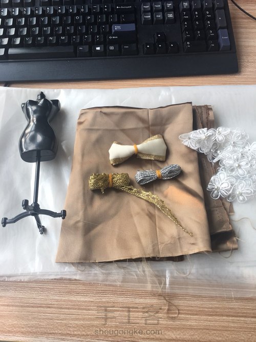 找出闲置的布，做了个晚礼服 第1步