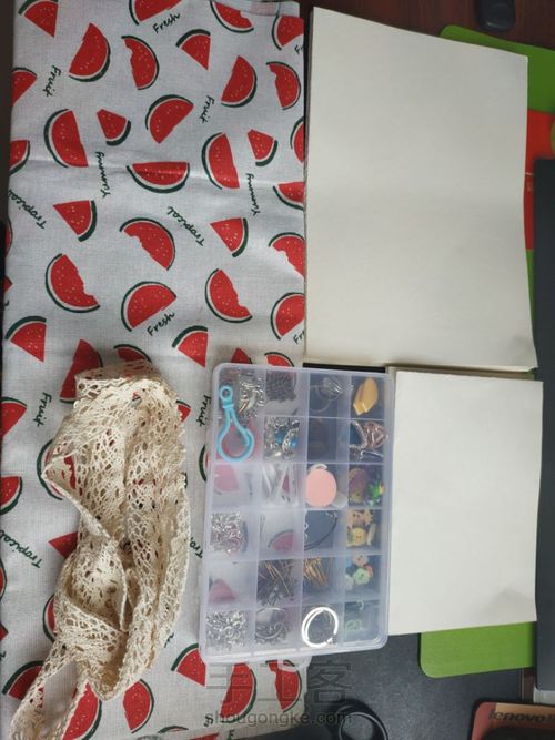 自制夏日西瓜🍉水彩手绘本 第1步