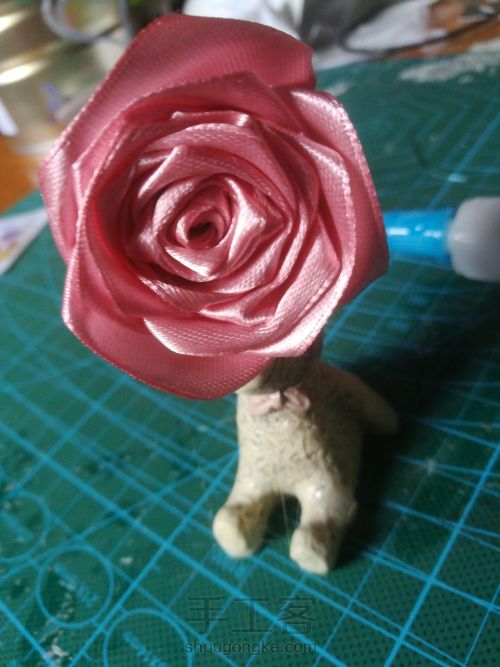 缎带玫瑰花制作教程 第7步