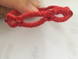 红色的本命手绳，款式是模仿的，中间略有改动