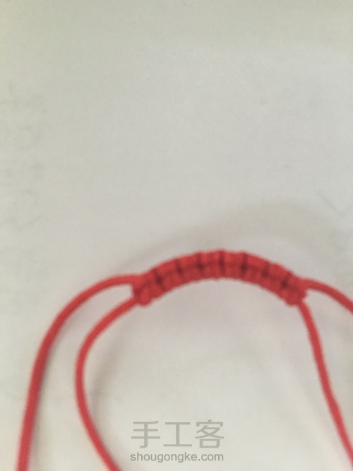 红色的本命手绳，款式是模仿的，中间略有改动 第1步