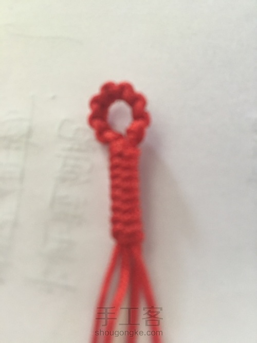 红色的本命手绳，款式是模仿的，中间略有改动 第2步