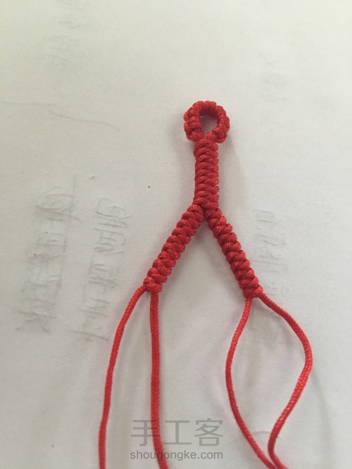 红色的本命手绳，款式是模仿的，中间略有改动 第3步
