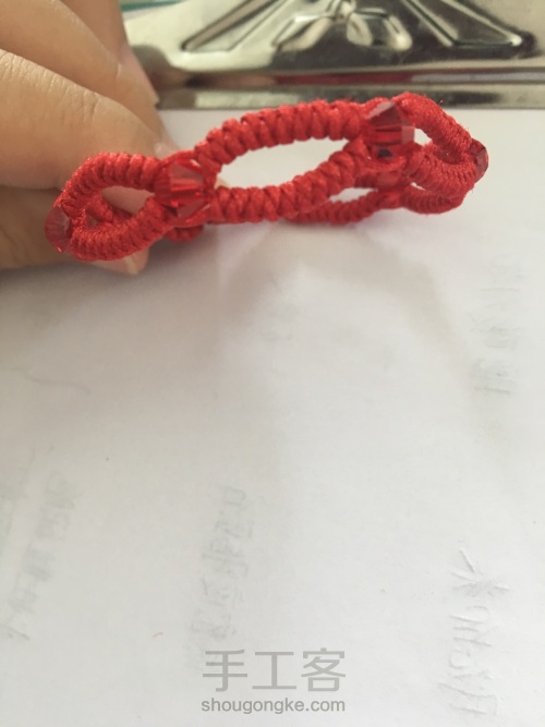 红色的本命手绳，款式是模仿的，中间略有改动 第12步