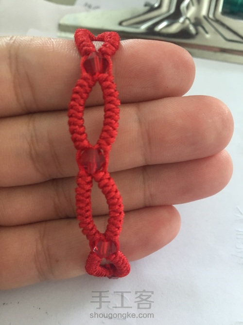红色的本命手绳，款式是模仿的，中间略有改动 第14步