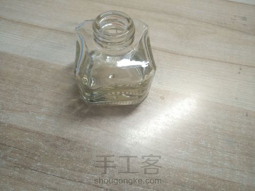 墨水瓶做花瓶 第1步