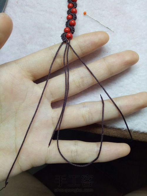 简单朱砂珠子编绳手链 第11步