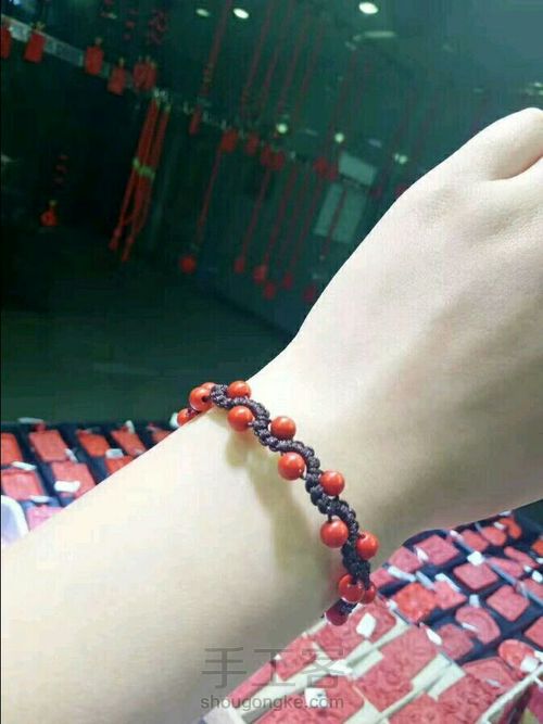 简单朱砂珠子编绳手链 第14步