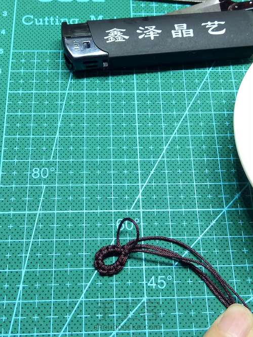 简单朱砂珠子编绳手链 第6步