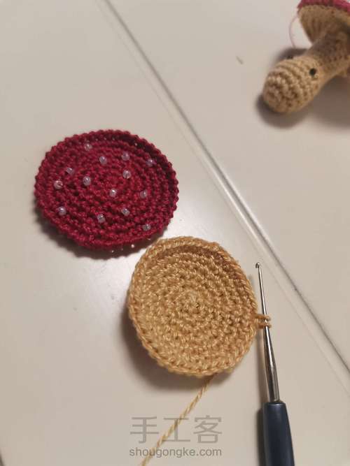 小蘑菇胸针 第4步