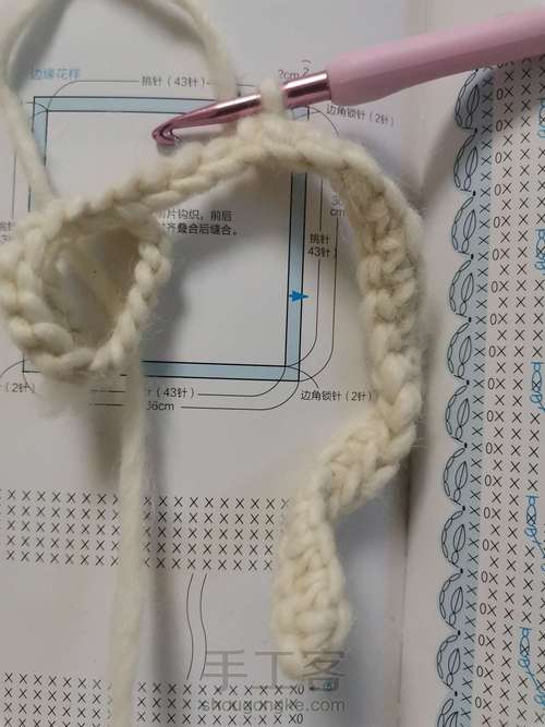 阿兰花样方形坐垫 第1步