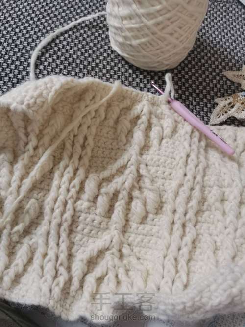 阿兰花样方形坐垫 第6步