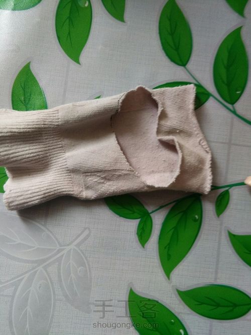 袜子改造，秒变娃娃衣。 第3步