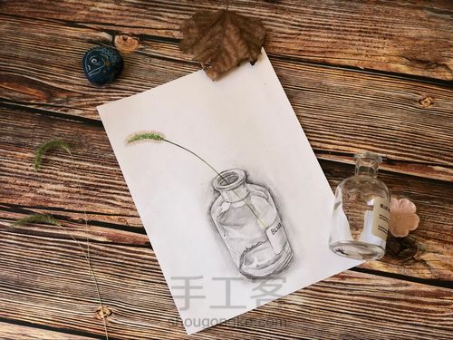 零基础学素描|素描玻璃瓶加彩铅小草一支 第1步