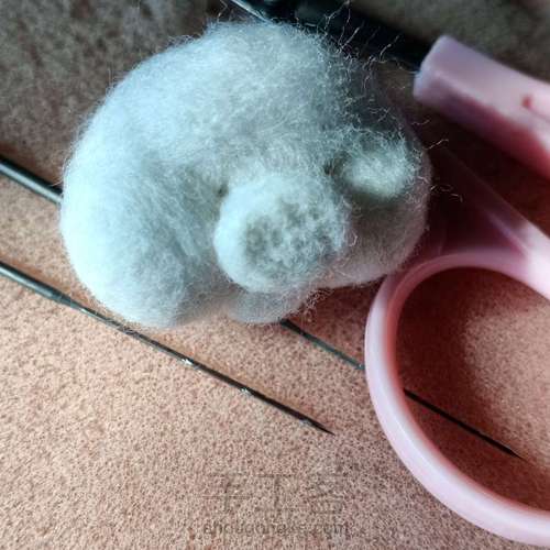 羊毛毡小猪教程，小猪妹的瑜伽 第7步
