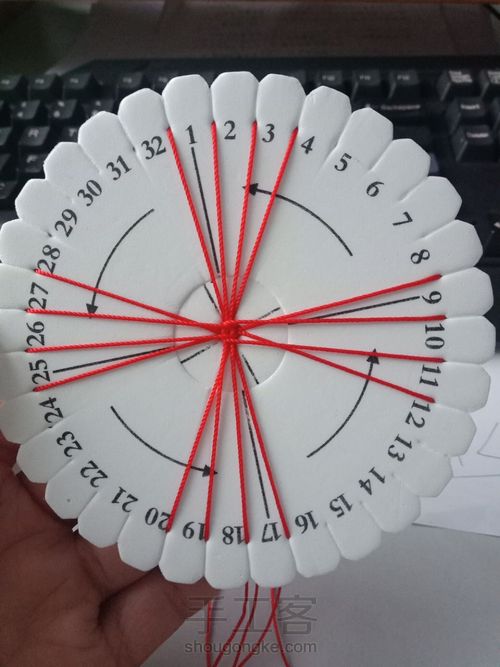 盘编鼠年红绳
过年红绳红红火火 第1步