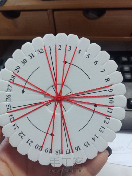 盘编鼠年红绳
过年红绳红红火火 第12步