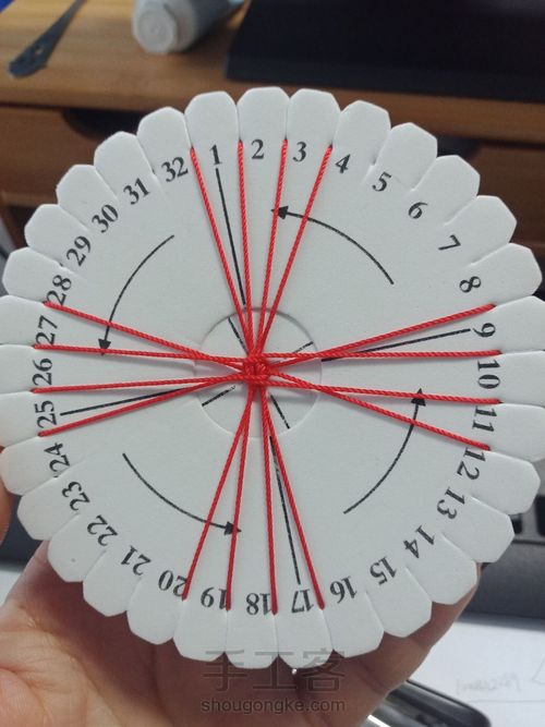 盘编鼠年红绳
过年红绳红红火火 第17步