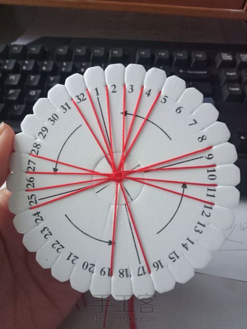 盘编鼠年红绳
过年红绳红红火火 第8步