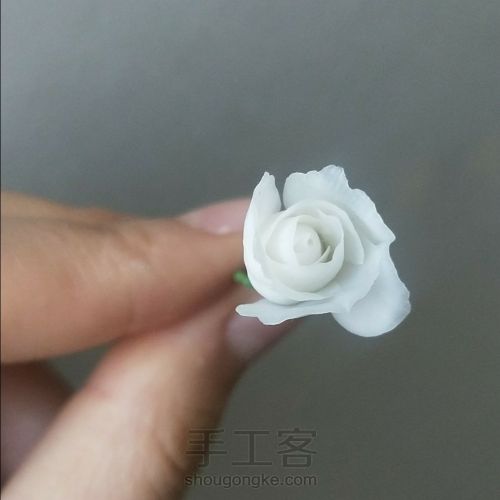 树脂粘土小玫瑰花的制作过程 第8步