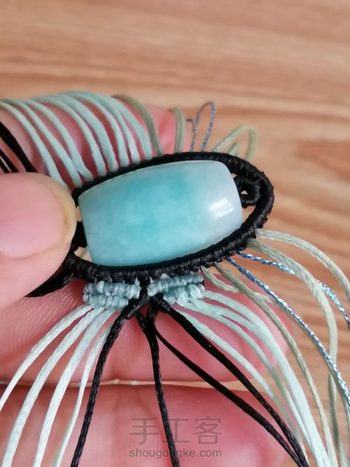 炫彩蝴蝶编织教程—桶珠款 第12步