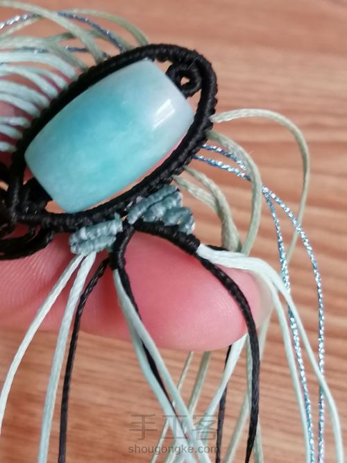 炫彩蝴蝶编织教程—桶珠款 第13步