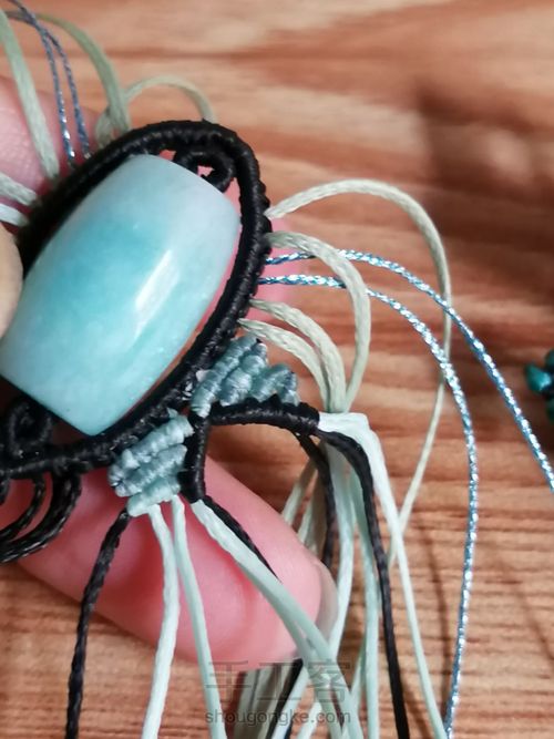 炫彩蝴蝶编织教程—桶珠款 第14步