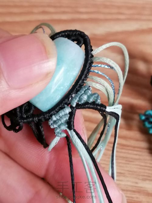 炫彩蝴蝶编织教程—桶珠款 第16步