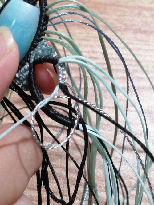 炫彩蝴蝶编织教程—桶珠款 第23步