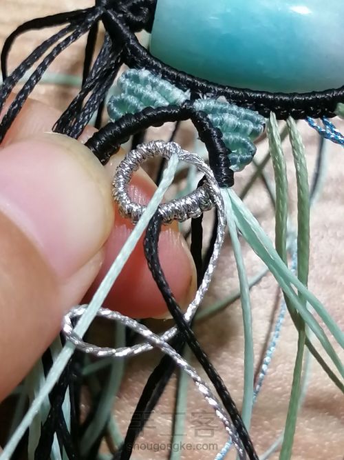 炫彩蝴蝶编织教程—桶珠款 第25步