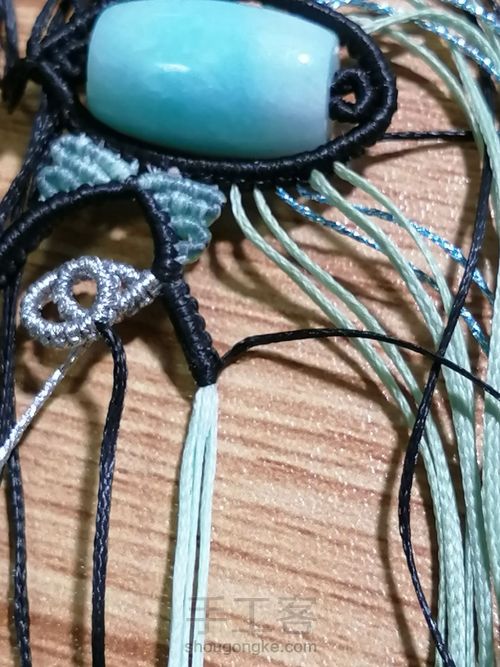 炫彩蝴蝶编织教程—桶珠款 第28步