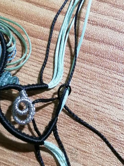 炫彩蝴蝶编织教程—桶珠款 第31步