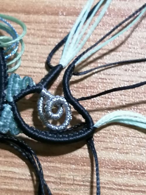 炫彩蝴蝶编织教程—桶珠款 第32步