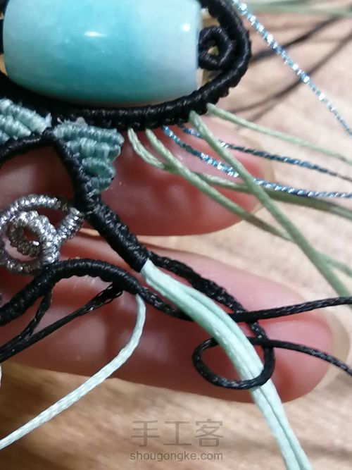 炫彩蝴蝶编织教程—桶珠款 第33步