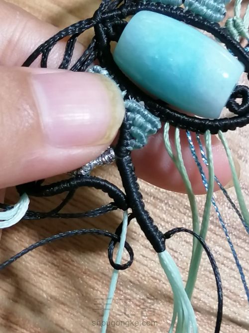 炫彩蝴蝶编织教程—桶珠款 第38步