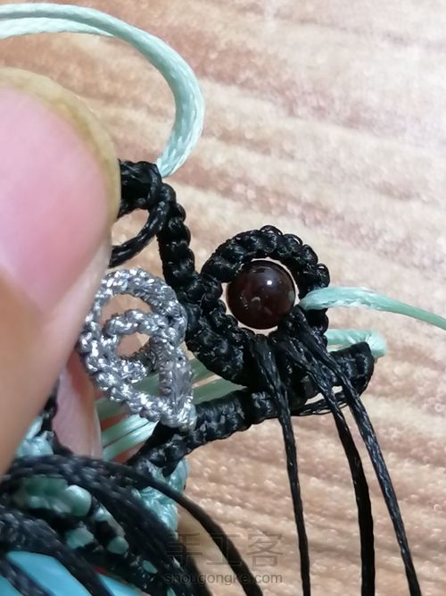 炫彩蝴蝶编织教程—桶珠款 第43步