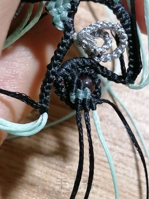 炫彩蝴蝶编织教程—桶珠款 第46步