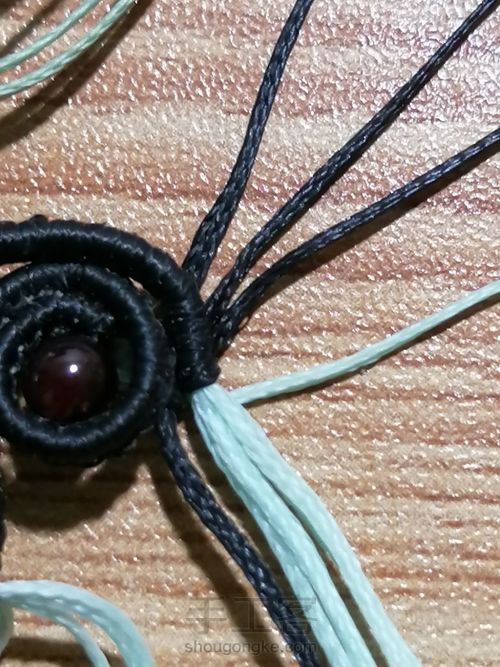 炫彩蝴蝶编织教程—桶珠款 第48步