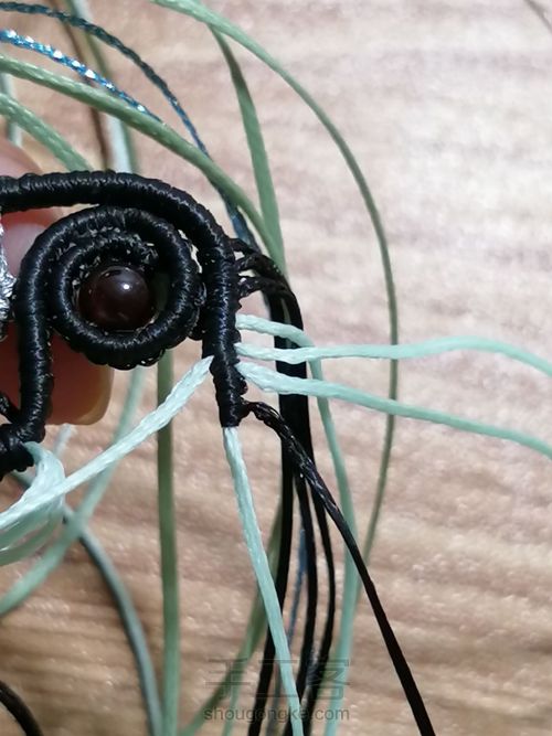 炫彩蝴蝶编织教程—桶珠款 第52步