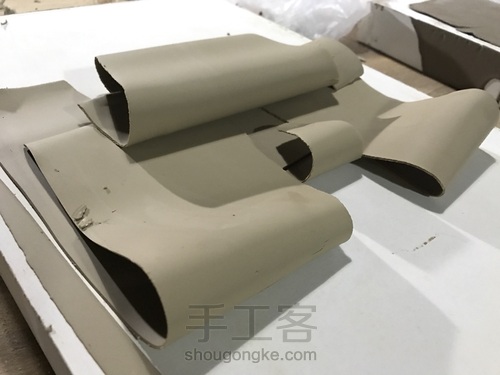 用泥巴制作一本“书” 第3步