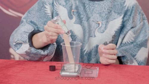 箔金烟灰缸,豪气派,有没有喜欢DIY的小伙伴,一起玩呀! 第1步