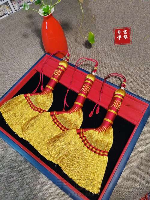 顺字扫把挂饰 第4步