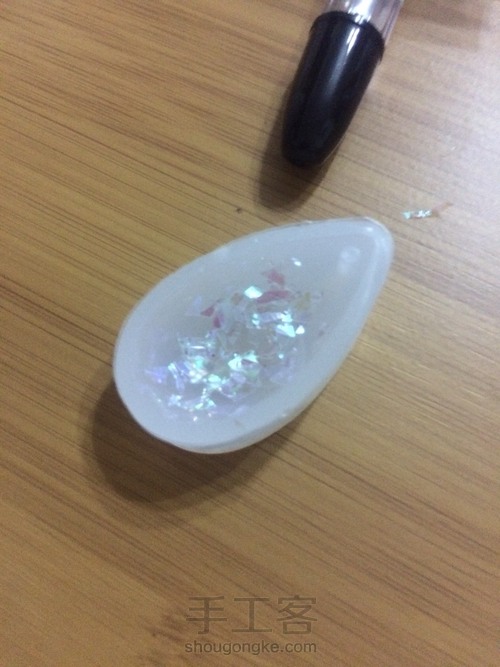 自制滴胶闪闪亮吊坠 第3步