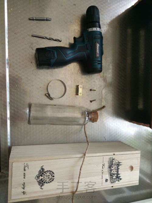 木板花瓶架 红酒木盒改造哦，用废旧木板一样可以完成~ 第1步