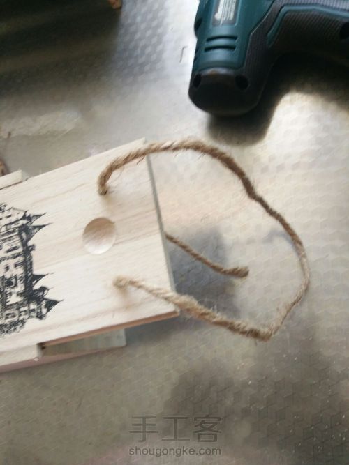 木板花瓶架 红酒木盒改造哦，用废旧木板一样可以完成~ 第7步