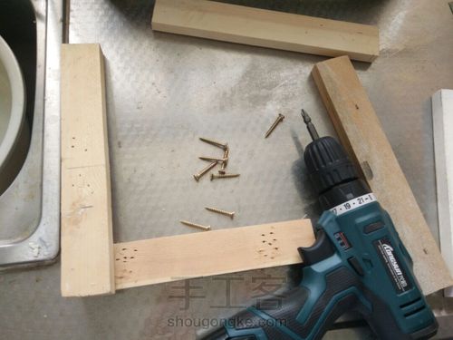 废旧木条再利用，给厨房做个实用收纳架吧 第3步